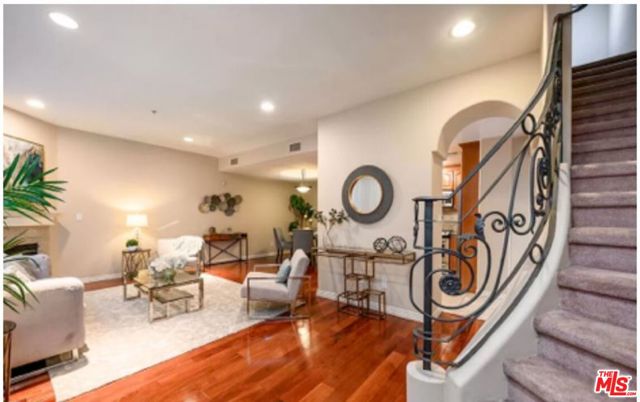 4732 Radford Avenue, Valley Village CA: https://media.crmls.org/mediaz/8f453890-6ce2-4b19-b45d-5fb575ee0fe2.jpg