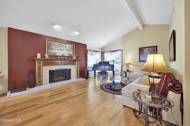 4022 Avenida Verano, Thousand Oaks CA: https://media.crmls.org/mediaz/8f4580a7-b243-4ab5-a49a-d3c7d80644e9.jpg