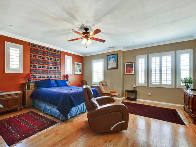 1333 Caspian Way, Oxnard CA: https://media.crmls.org/mediaz/8f458de9-2d75-4721-80b1-28e6535f3369.jpg
