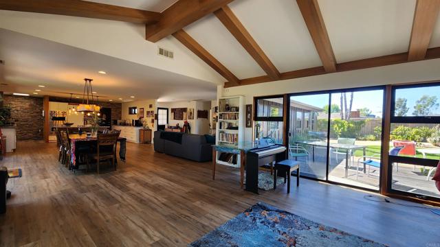 5855 Ithaca Place, San Diego CA: https://media.crmls.org/mediaz/8f45cbcd-0277-4982-b3c5-716f76024818.jpg
