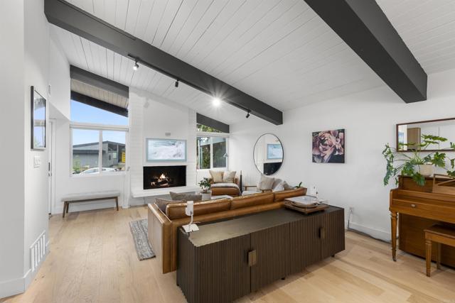 Image 5 of 46 For 4862 Viane Way