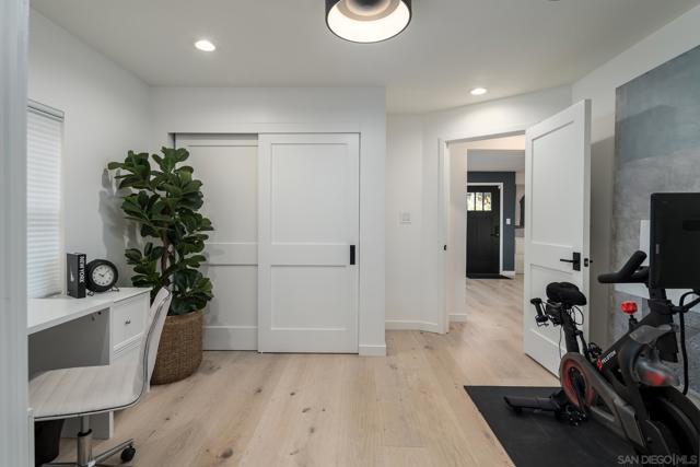 7570 Cabrillo Ave, La Jolla CA: https://media.crmls.org/mediaz/8f4639b2-ab9e-4d13-b890-75fd5f6189c6.jpg