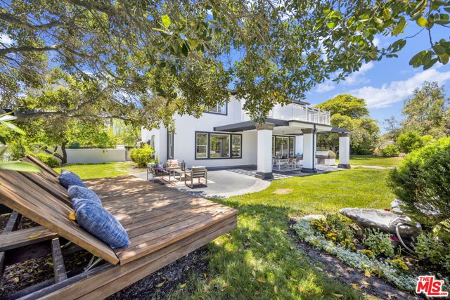 23473 Palm Drive, Calabasas CA: https://media.crmls.org/mediaz/8f469466-ae65-4051-a671-1aef58365f1f.jpg