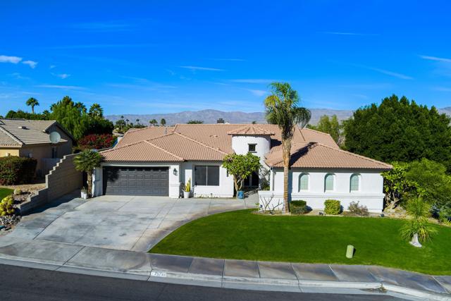 79788 Dandelion Drive, La Quinta CA: https://media.crmls.org/mediaz/8f46a9cd-506a-419a-952c-3b1a0a44890f.jpg