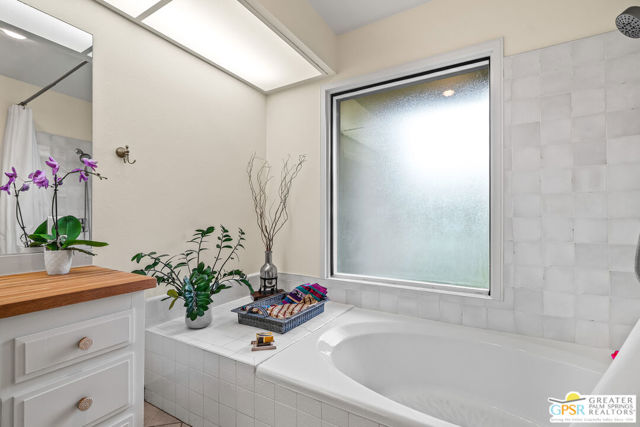 71824 Eleanora Lane, Rancho Mirage CA: https://media.crmls.org/mediaz/8f46d6dc-5ac0-439b-bfdd-b03b7cd6f718.jpg