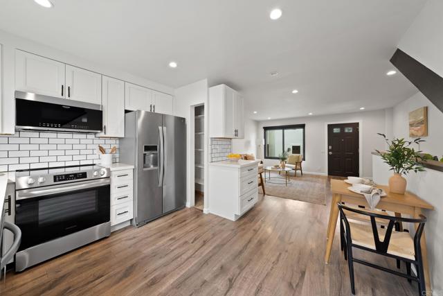 2282 Caminito Pescado, San Diego CA: https://media.crmls.org/mediaz/8f473a5b-4d9e-4c6b-932e-afff92561f57.jpg