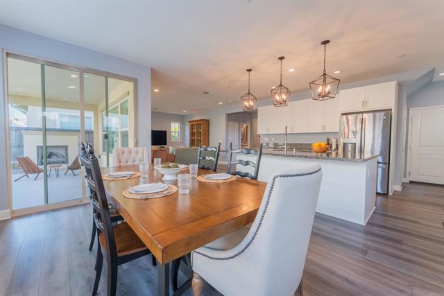 Detail Gallery Image 2 of 27 For 1127 Calle Pilares, Chula Vista,  CA 91913 - 4 Beds | 3/1 Baths