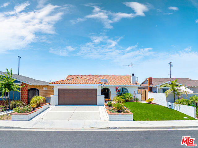 24613 Neptune Avenue, Carson CA: https://media.crmls.org/mediaz/8f47622a-2a09-4cb6-92c0-43f7f79f204c.jpg