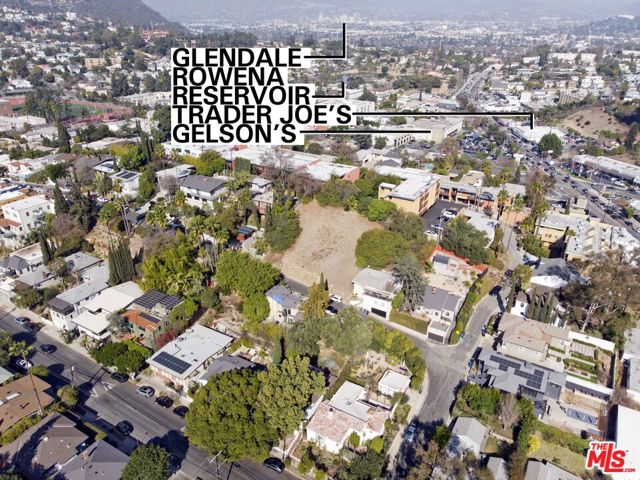 3761 Aloha Street, Silver Lake CA: https://media.crmls.org/mediaz/8f477df6-15ec-47ab-9114-00c550cc4c81.jpg