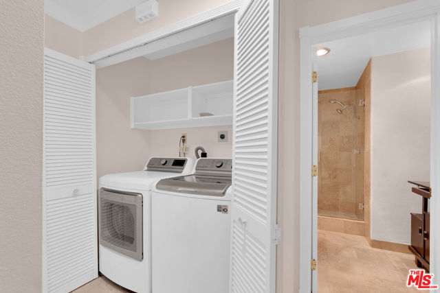 321 N Oakhurst Drive, Beverly Hills CA: https://media.crmls.org/mediaz/8f47b0d3-d7c4-43e7-9ada-0e64c483cdb1.jpg