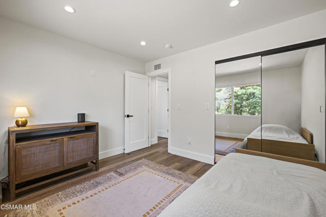 1630 Wicklow Court, Westlake Village CA: https://media.crmls.org/mediaz/8f483e14-6b14-4d41-848e-7c607a979e2d.jpg