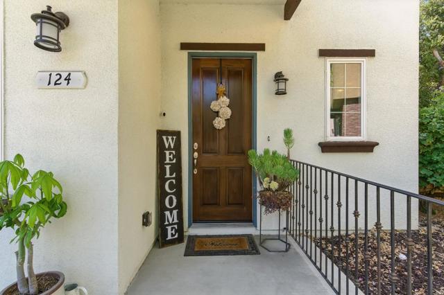 124 Barias Place, Pleasanton CA: https://media.crmls.org/mediaz/8f4842ad-59ab-48f7-bf6c-5795dca32019.jpg