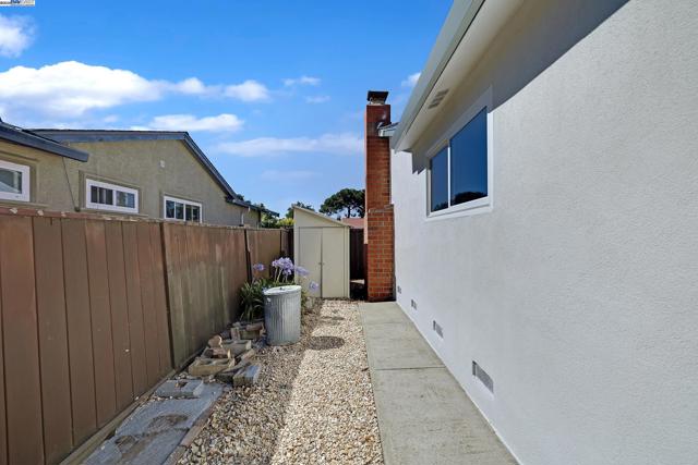 1942 Sherman Dr, Union City CA: https://media.crmls.org/mediaz/8f486c15-4875-4f33-bf5a-054179f8caaa.jpg