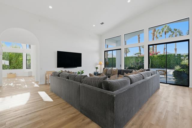 50245 Mountain Shadows Road, La Quinta CA: https://media.crmls.org/mediaz/8f48af5c-dcd6-4479-983b-036fc834ce65.jpg