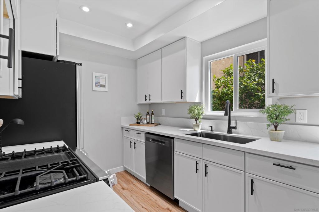 1762 Locust - photo 8
