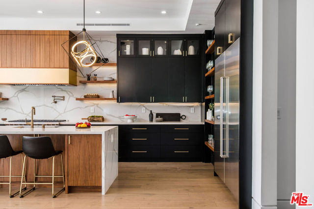 4544 Woodley Avenue, Encino CA: https://media.crmls.org/mediaz/8f49298c-a65a-4646-86c0-03520c42af90.jpg