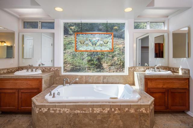 18435 Chablis Rd., Ramona CA: https://media.crmls.org/mediaz/8f49a8b5-61e3-4a4e-b292-6905332b132b.jpg