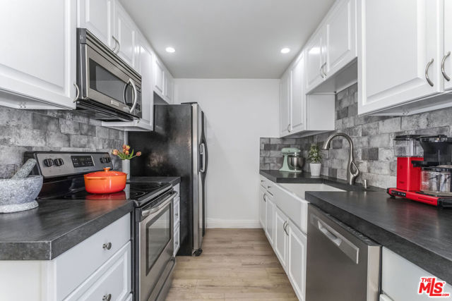 428 Hill Street, Santa Monica CA: https://media.crmls.org/mediaz/8f4a5a78-8460-4836-b716-96017177813e.jpg