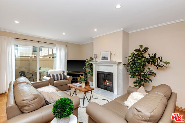 4919 Laurel Canyon Boulevard, 14 photo 6