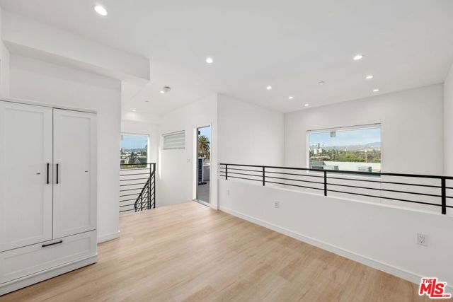 1187 CRENSHAW Boulevard, Los Angeles CA: https://media.crmls.org/mediaz/8f4a891b-a34d-4e1a-b385-3d1ff18f703b.jpg