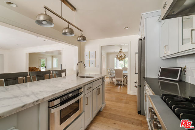 15514 Del Gado Drive, Sherman Oaks CA: https://media.crmls.org/mediaz/8f4aaef0-cad1-42bb-aa1d-049ea73fb976.jpg