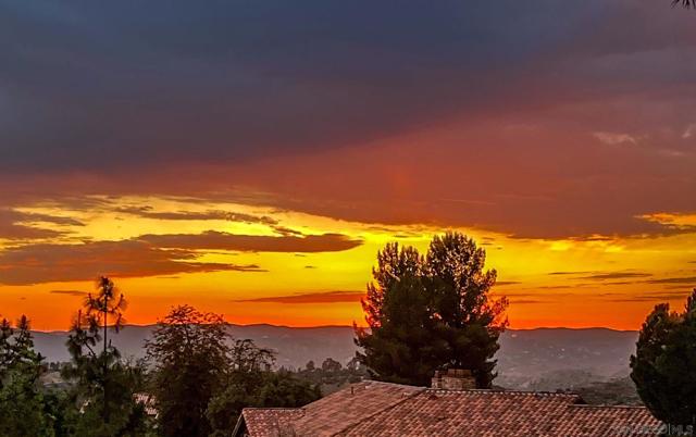 14442 Ranch Trail Drive, El Cajon CA: https://media.crmls.org/mediaz/8f4abd92-f2e3-41f4-9c25-8ca818d4c243.jpg