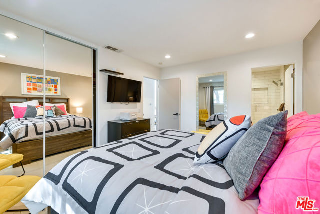 2146 N Blando Road, Palm Springs CA: https://media.crmls.org/mediaz/8f4adfbb-d102-4052-bb41-326f29843589.jpg