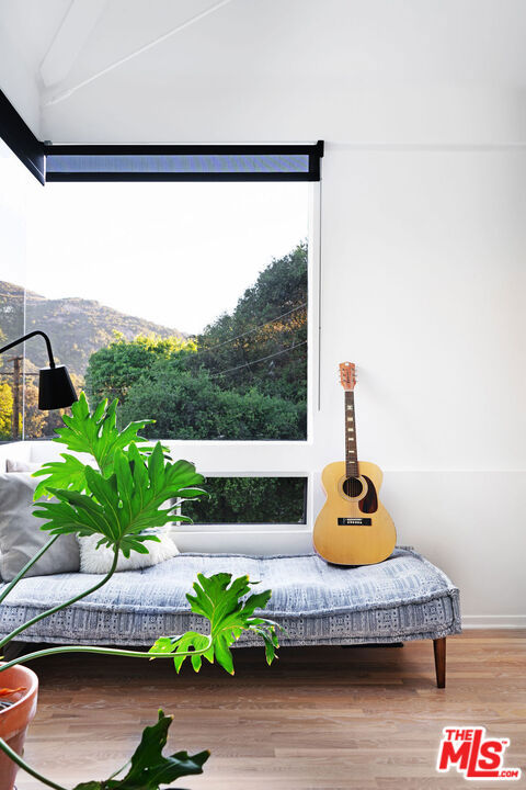 25761 Vista Verde Drive, Calabasas CA: https://media.crmls.org/mediaz/8f4ae8df-a4d0-4ed1-a14d-4b73330ac530.jpg