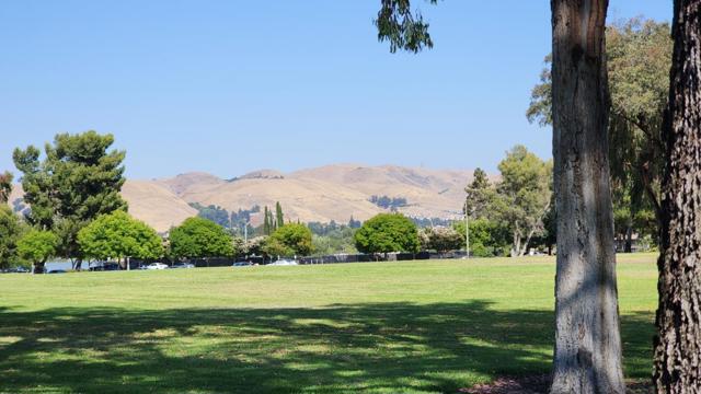 37109 Dondero Way, Fremont CA: https://media.crmls.org/mediaz/8f4b29a9-db79-4b60-a13a-9b909e30944c.jpg