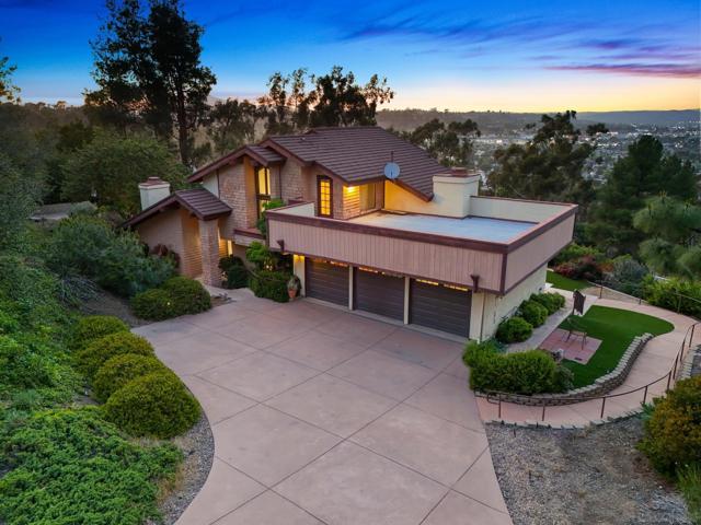 1586 Kimberly Woods Dr, El Cajon CA: https://media.crmls.org/mediaz/8f4b328e-e471-422c-8dfe-31224fca3ae3.jpg