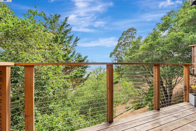 1106 Besito Ave, Berkeley CA: https://media.crmls.org/mediaz/8f4b4808-5a86-4ffa-98bd-4fc7aec10807.jpg