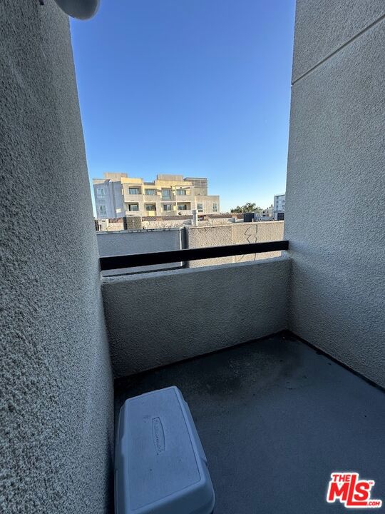 1240 S Corning Street, Los Angeles CA: https://media.crmls.org/mediaz/8f4bef63-0cf2-436f-80ca-0d1da4623a8f.jpg