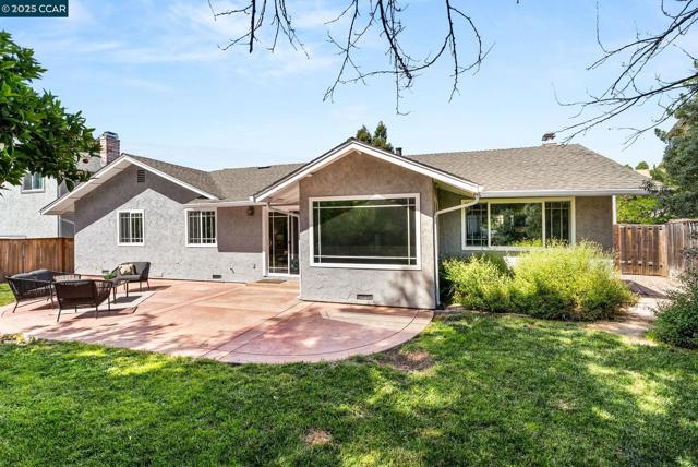 1925 Burnside Ct, Concord CA: https://media.crmls.org/mediaz/8f4cd424-f426-4b5b-b0c3-e7f40b953fe6.jpg