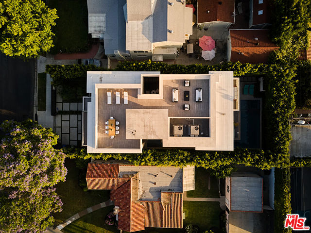 105 S Laurel Avenue, Los Angeles CA: https://media.crmls.org/mediaz/8f4da1dc-c1fe-4154-a1f4-7852fef055f1.jpg