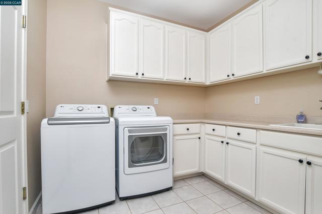 1820 Mariposa Way, Brentwood CA: https://media.crmls.org/mediaz/8f4dc2e1-5aa4-4290-b9ea-524f9eeb3042.jpg