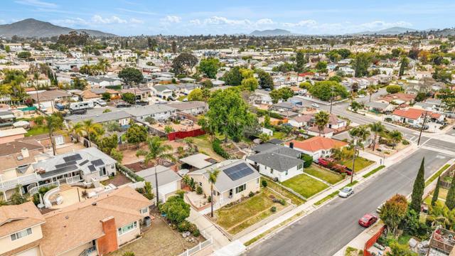 7200 Colony Rd, La Mesa CA: https://media.crmls.org/mediaz/8f4dc44e-9ca6-4b7d-81a6-ddc0a9b15c9e.jpg