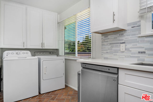 769 Wildomar, Pacific Palisades CA: https://media.crmls.org/mediaz/8f4dd3f3-577d-4ab8-bd67-d60b527fd97a.jpg