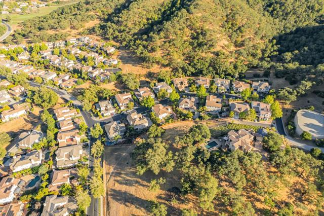 7473 Hoylake Court, Gilroy CA: https://media.crmls.org/mediaz/8f4e0e9e-0dff-4a46-a2a1-75a406619c9c.jpg
