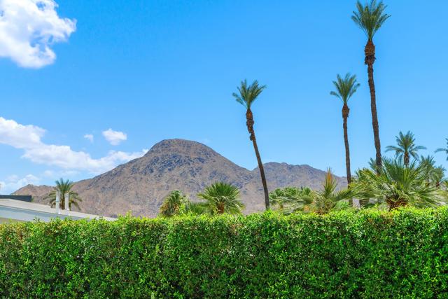 75301 Montecito Drive, Indian Wells CA: https://media.crmls.org/mediaz/8f4e3428-c833-4b89-a6d8-c2440b5398fc.jpg