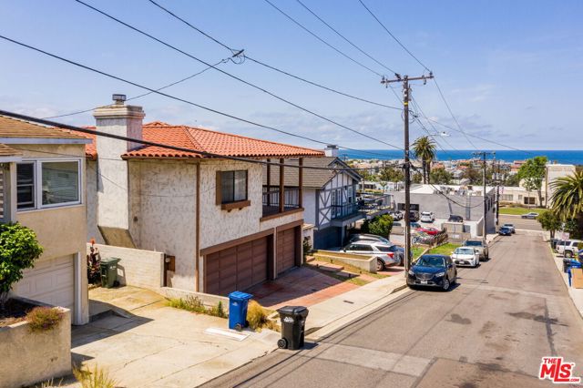 912 13th Street, Hermosa Beach, California 90254, 3 Bedrooms Bedrooms, ,1 BathroomBathrooms,Residential,Sold,13th,23277675