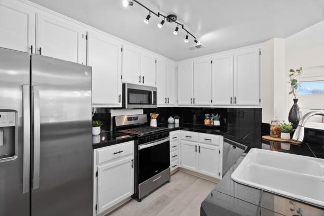 700 Baltic Circle, Redwood City CA: https://media.crmls.org/mediaz/8f4edbee-143b-4d63-9118-8b80f004c6ee.jpg