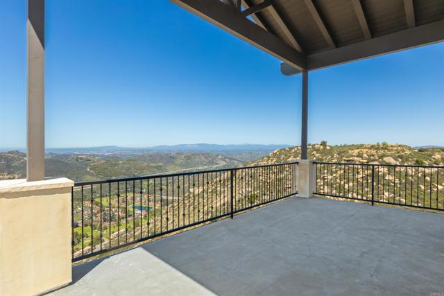 9607 Misty Meadow Lane, Escondido CA: https://media.crmls.org/mediaz/8f4ee68c-26d8-4eba-8bec-f26ff5a9229b.jpg