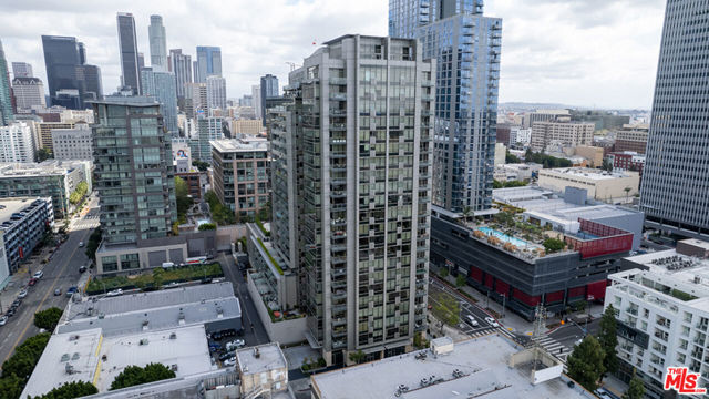 1155 S Grand Avenue, Los Angeles CA: https://media.crmls.org/mediaz/8f4f40ff-e278-4eef-a338-35bbd1efe0f4.jpg