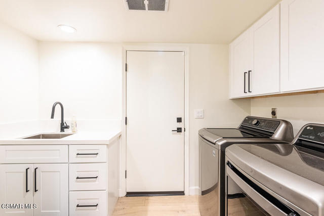 1725 Royal Saint George Drive, Westlake Village CA: https://media.crmls.org/mediaz/8f4f74fa-8120-4f44-9617-fa75e81e1822.jpg