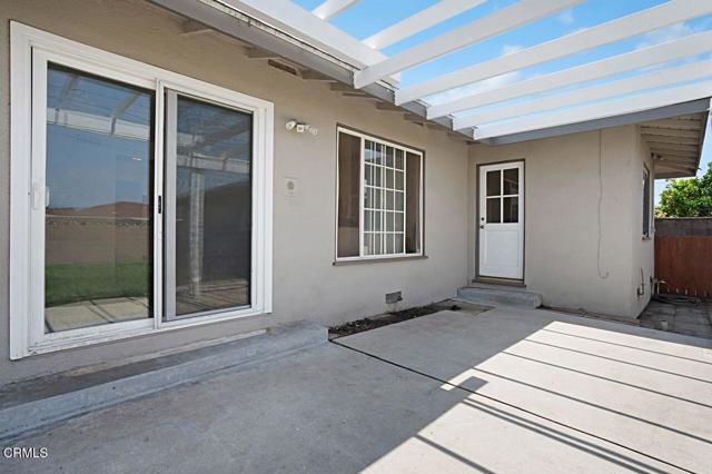 1127 Douglas Avenue, Oxnard CA: https://media.crmls.org/mediaz/8f4fbdb7-2ed7-4cda-a298-519930da7998.jpg