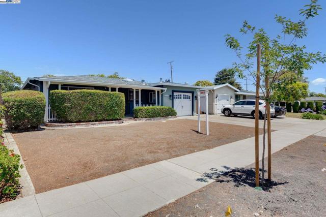 2515 Crystal Dr, Santa Clara CA: https://media.crmls.org/mediaz/8f4fe1cb-cf51-4c93-a962-0a98c8d9eb55.jpg