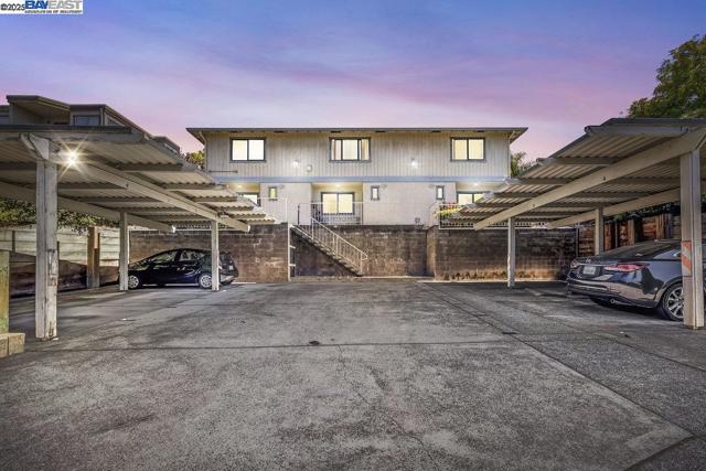 21000 Ocean View Dr, Hayward CA: https://media.crmls.org/mediaz/8f500dd1-de8a-40a8-978a-dd469b012d22.jpg