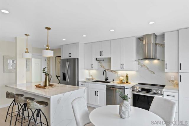4007 Crown Point Drive, San Diego CA: https://media.crmls.org/mediaz/8f502554-14b3-4e82-9677-e1fce4350fbf.jpg