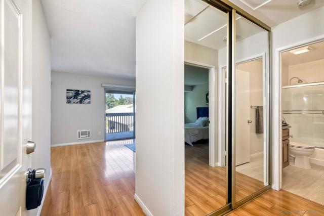 8660 Via Mallorca, La Jolla CA: https://media.crmls.org/mediaz/8f50542a-e6d5-4f1c-9b06-6edbb27b767c.jpg