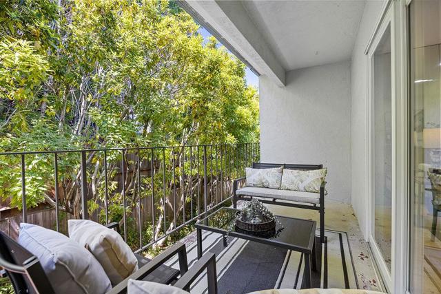 4096 17th Street, San Francisco CA: https://media.crmls.org/mediaz/8f507a11-2d9c-42df-90b1-ea40e1222105.jpg